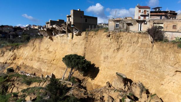 ITALY-DISASTER-LANDSLIDE