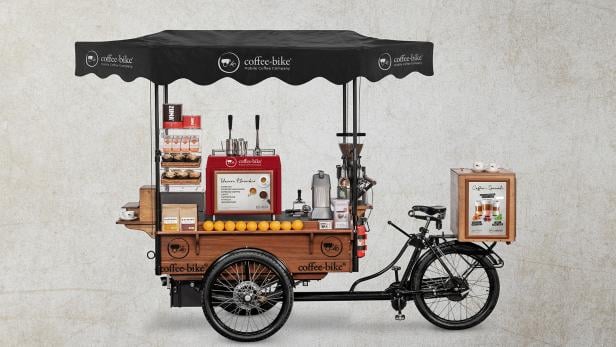 Ein Fahrrad, auf dem Kaffee verkauft wird 