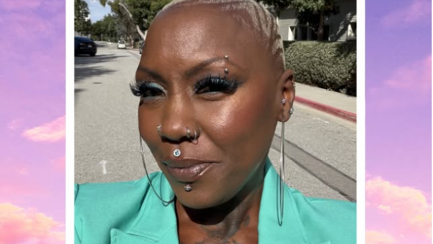 Shirley Raines in Selfiepose