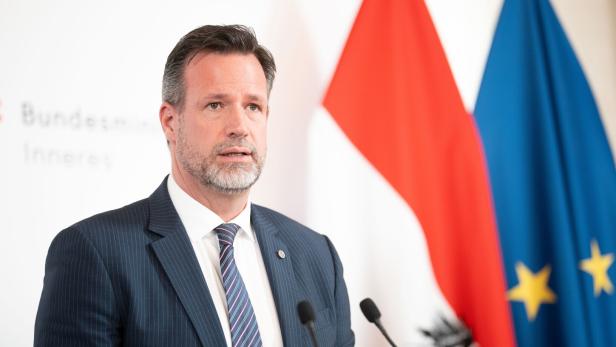 PRÄSENTATION INNENMINISTERIUM "KRIMINALPOLIZEILICHE ANZEIGENSTATISTIK 2024": HOLZER