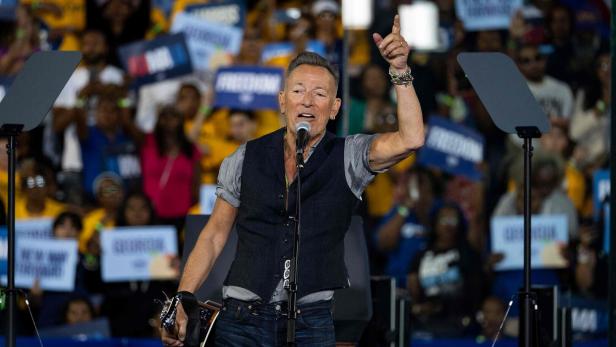FILES-US-POLITICS-IMMIGRATION-ICE-SPRINGSTEEN
