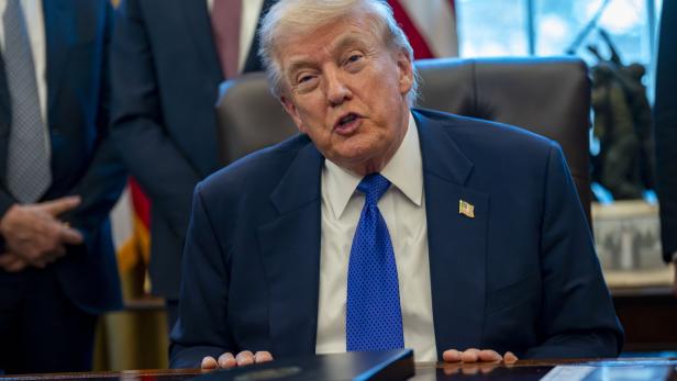 Trump Announces 'Project Vault' in the Oval Office