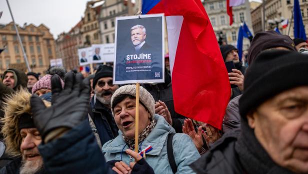 Demonstration in support of the Czech president in Prague