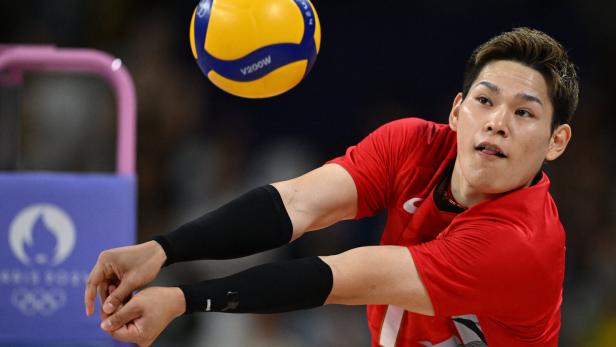 Volleyball - Men's Preliminary Round - Pool C - Japan vs Argentina