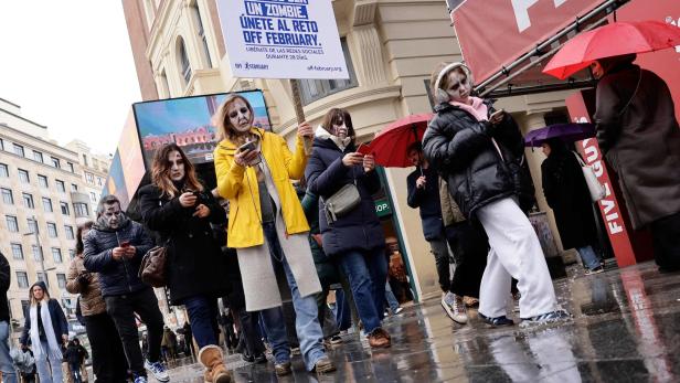 SPAIN-SOCIAL NETWORK-LIFESTYLE