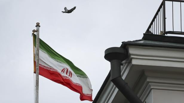 Eine iranische Flagge weht im Wind