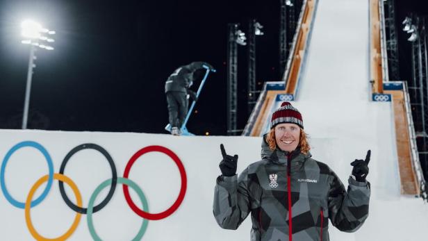 Snowboarder Clemens Millauer in Livigno vor der Olympia Schanze