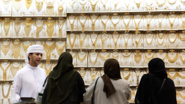 Gold prices rise amid uncertainty over US president's tariff plans