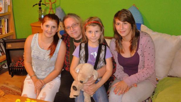 Elena, Georgina Miruna und Maria Yoana wollen bei Andrea Roschek bleiben. Die rumänischen Behörden machen aber noch immer Probleme