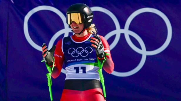 Conny Hütter im Ziel der Olympiaabfahrt von Cortina