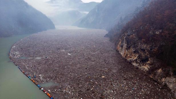 TOPSHOT-BOSNIA-ENVIRONMENT-POLLUTION