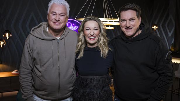 Monika Gruber, Toni Polster und Andreas Herzog posieren für ein Foto