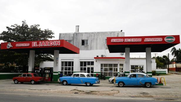 FILE PHOTO: US steps up aid to Cuba even while choking off fuel supply