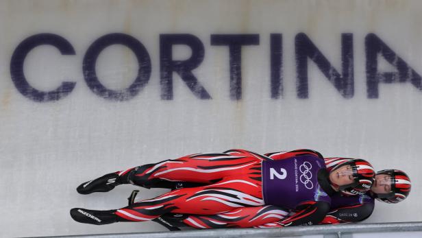 Selina Egle und Lara Kipp im Eiskanal von Cortina