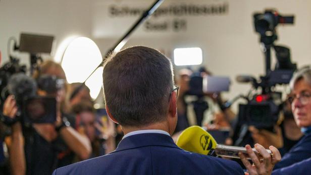 zu sehen ist  ÖVP-Klubobmann August Wöginger, anlässlich des Prozessbeginnes gegen ihn und zwei Beamte wegen Amtsmissbrauchs bei Postenbesetzung, aufgenommen am Dienstag, 7. Oktober 2025 in Linz.