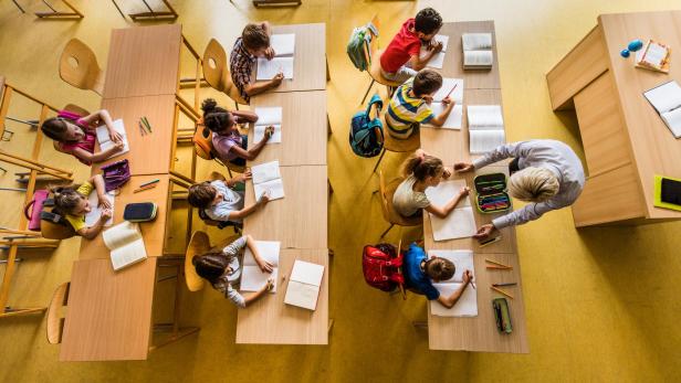 Sechsjährige Volksschule? Wiederkehr bereitet Modellregionen vor