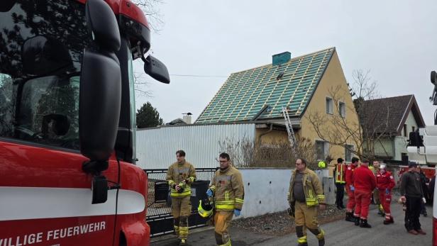 Arbeiter schwer verletzt am Dach in Felixdorf