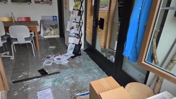 Zerstörtes Vereinsgebäude