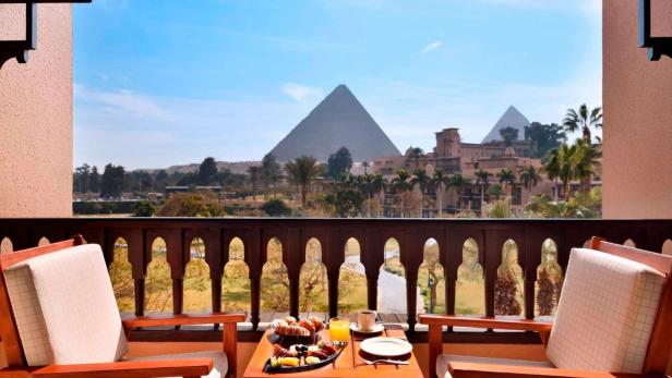 Der Blick aus dem Marriott Mena House auf die Pyramiden von Gizeh