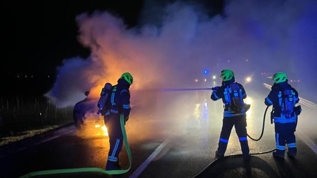 Feuerwehreinsatz - Fahrzeug Brand