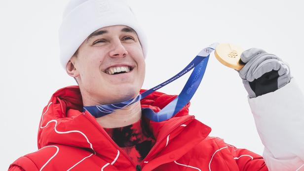 Franjo von Allmen mit seiner 3. Goldmedaille