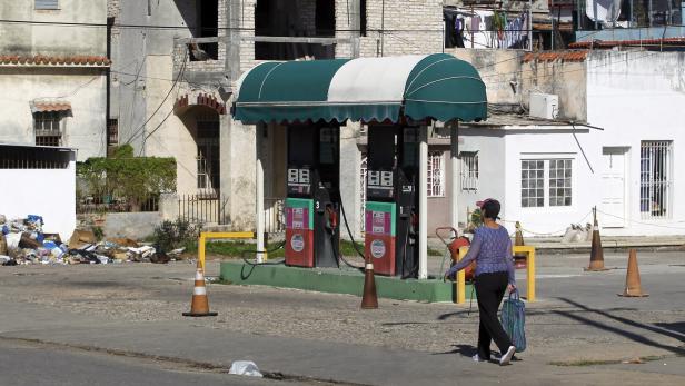 Energy crisis in Cuba affects services on the island amid US oil blockade