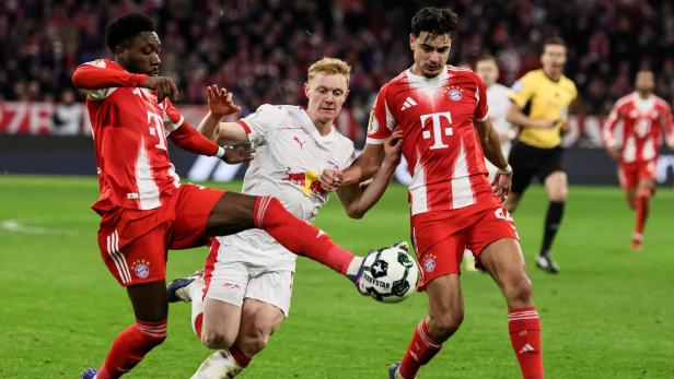 Seiwald (Mitte) spielte im Mittelfeld gegen Bayern