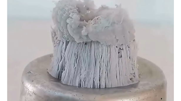 Aluminium wird von Quecksilber zersetzt. 