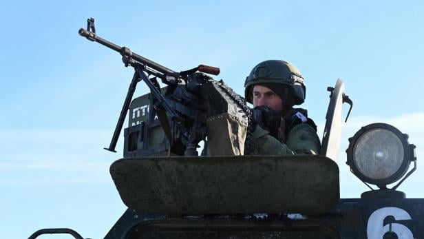 Russian soldiers undergo military training in Rostov region