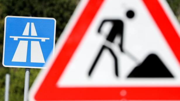 ++ ARCHIVBILD ++ Baustelle auf der Autobahn