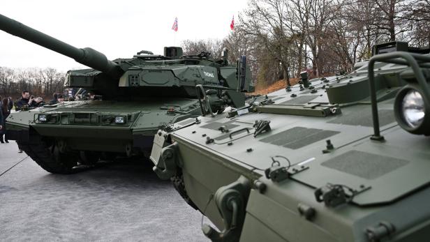 Roll-out of new Leopard tank and howitzer PZH 2000 at KNDS
