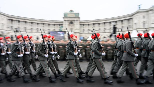 Wehrpflicht: Regierungsparteien beraten am Dienstag im Parlament