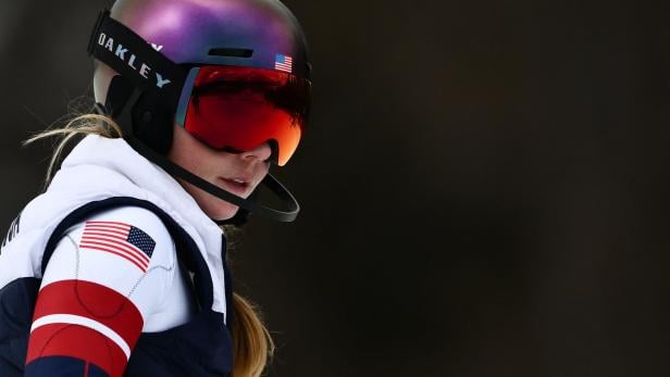 Mikaela Shiffrin mit Helm und Skibrille