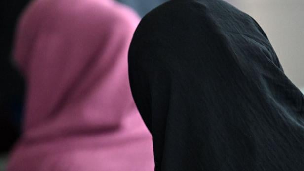 ++ THEMENBILD ++ KOPFTUCH / KOPFTUCHVERBOT / GESELLSCHAFT / DEMOGRAFIE / BEVÖLKERUNG / BEVÖLKERUNGSWACHSTUM / BEVÖLKERUNGSENTWICKLUNG / ISLAM / MIGRATION