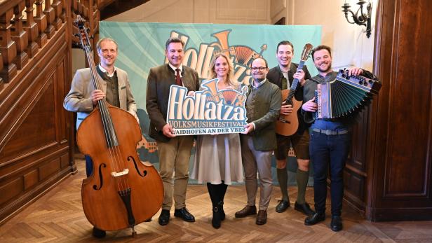 Initiatoren und Unterstützer des Hollatza-Festivals.