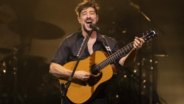 Mumford & Sons perform in Zurich