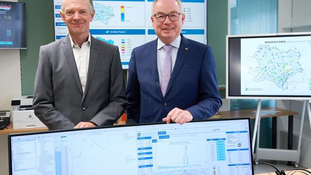 LHStv Stephan Pernkopf gemeinsam mit DI Martin Angelmaier (Leiter Gruppe Wasser)