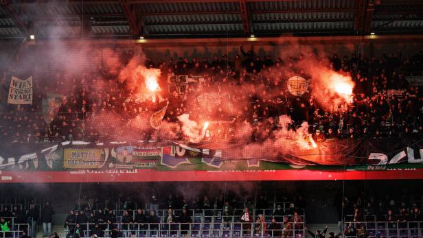 Rapid-Fans im Austria-Stadion