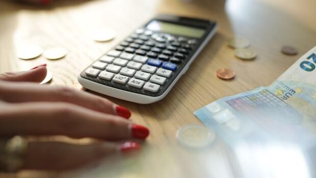 Österreich: Plötzliche 1.000-Euro-Rechnung bringt jeden 3. ins Minus