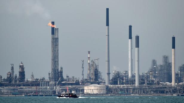 Die Bukom Shell Raffinerie bei Singapur.
