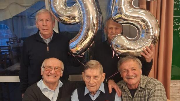 95. Geburtstag mit seinen Lieblingsboxern: Trainer Kovarik