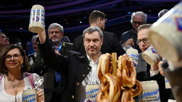 Aschermittwoch in Bayern: Schlagabtausch mit Bier und Salz auf den Brezen