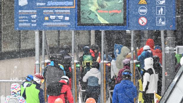 ++ THEMENBILD ++ SALZBURG: WETTER /  WINTER  / SKIFAHREN / SCHNEE /  FREIZEIT