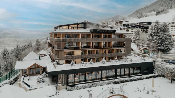 Außenansicht Hotel Berghof im Winter