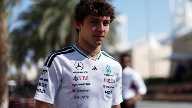 Kimi Antonelli im Fahrerlager in Bahrain.