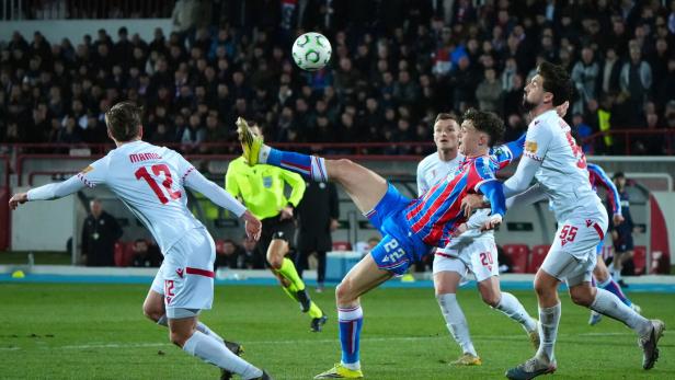 Eine Spielszene aus Mostar gegen Crystal Palace.