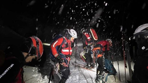 Helfer stiegen zur Rettungsaktion auf 