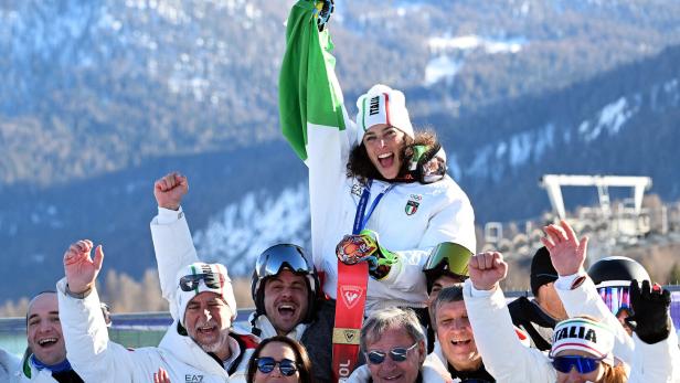Alpine Skiing - Women's Giant Slalom Victory Ceremony