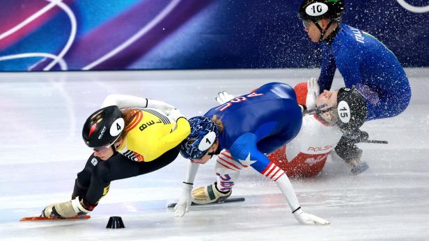 Sellier (in Rot) kam zu Sturz und hatte Glück