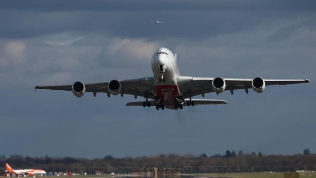Ein Airbus A380 hebt ab